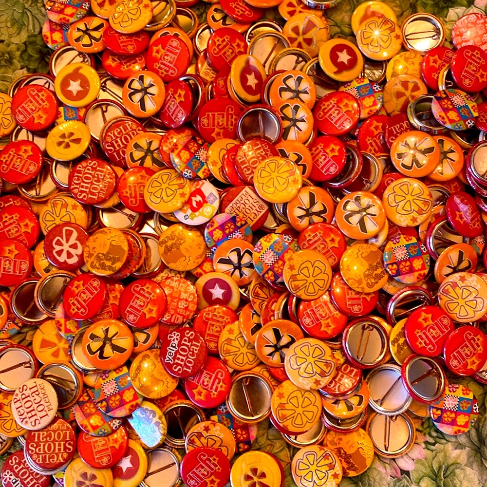 Yelp retro vintage buttons/pins